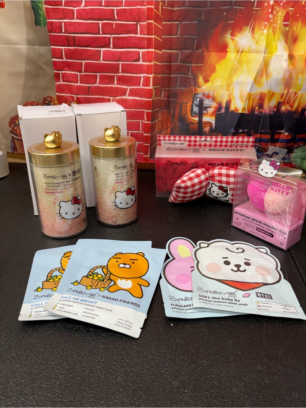 The Crème Hello Kitty & Character Bath and Mask Gift Set - Pink, Gold, White